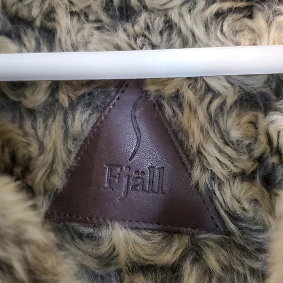 Fjall Wool Blend Faux Fur Vest Womens Size Med Reversible Fuzzy Qarm - Picture 3 of 10